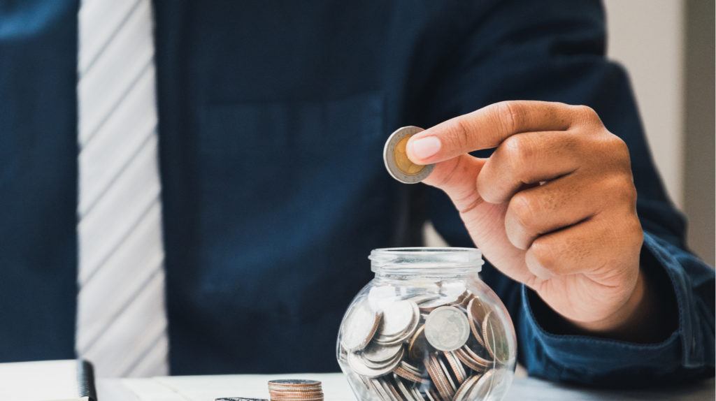 6 Tips to Cut Costs When Implementing Customer Training Software (Without Compromising Customer Engagement)